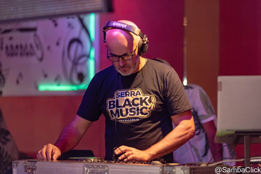 DJ Marcinho em ação